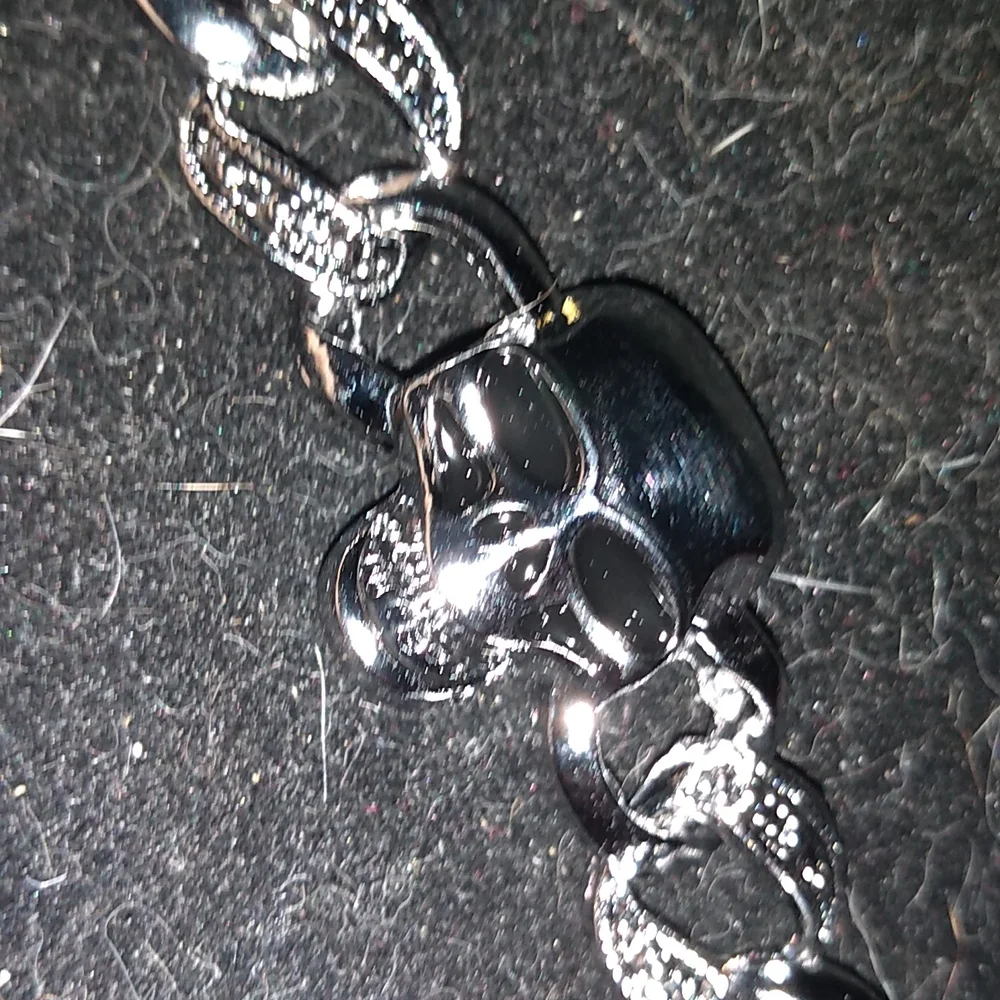 Five Smiling Skulls Bracelet - Picture 4 of 7